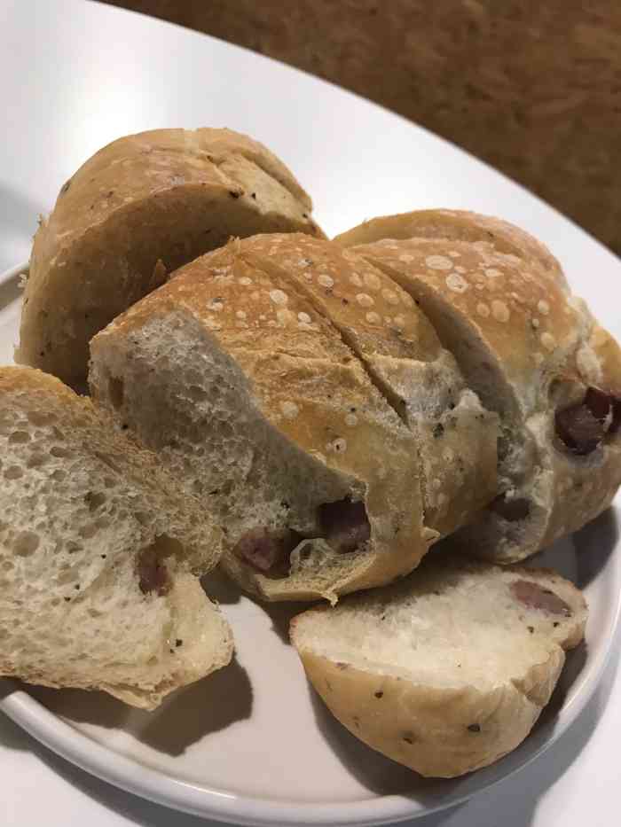 乐颜咖啡(江大店)-"我们学校里的咖啡店,环境还不错,白色的建.