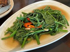 -Chom Cafe and Restaurant