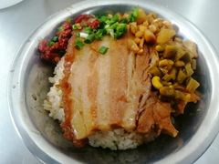 -梁阿婆廿年老牌扣肉糯米饭