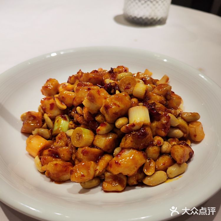 宝子们，今天来吃亚运村的大鸭梨啦！