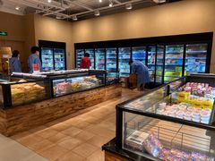 面包甜点陈列柜-七鲜超市(瑞虹天地太阳宫店)