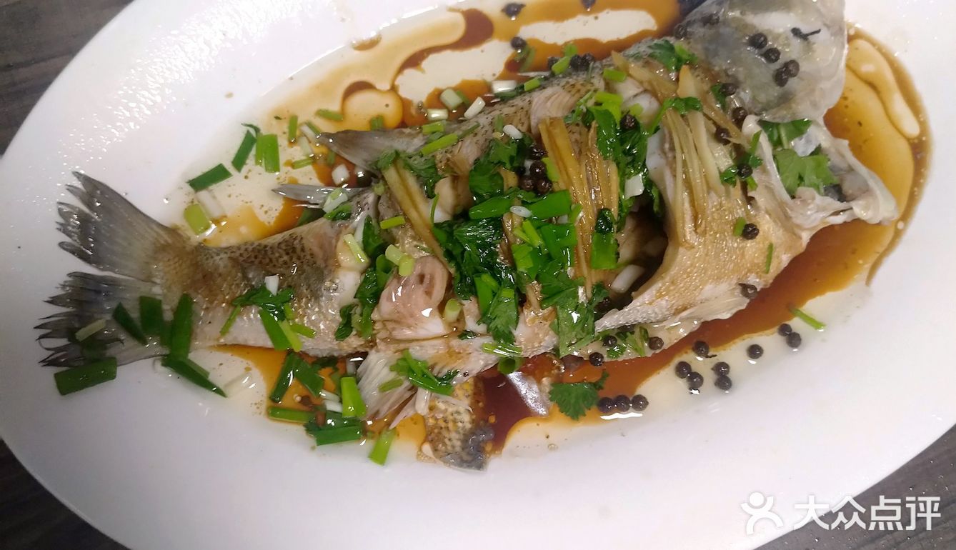 周末小聚，让我们多了一丝开心。舒服地吃了东北锅包肉