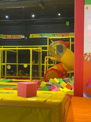 -蹦蹦跳跳(新奥购物中心店)