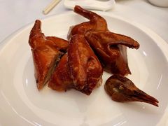 玻璃皮润烧乳鸽-北京厨房(西安SKP店)