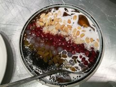 彩虹乌龙冰粉-姚姚酸菜鱼·金戈戈香港豉油鸡(喜荟城联名店)