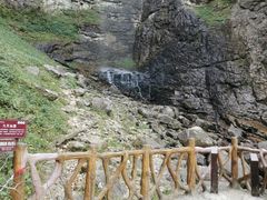 -燕子河大峡谷天坑仙境