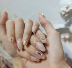 -花岐款式专研健康美甲沙龙