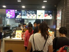 等位区-麦当劳(龙湖北京大兴天街店)