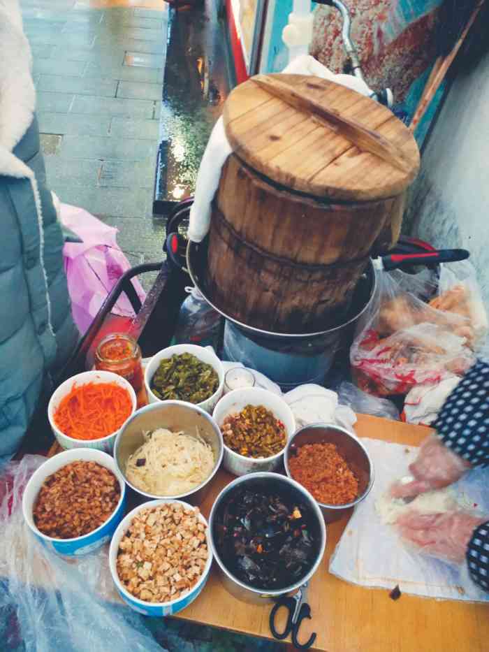 早餐糯米包油条-"回到荆州就必须吃的食物就是糯米包油条了,.