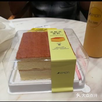 他家环境不错,点个蛋糕和饮品可以去二楼坐一会聊聊天