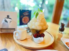 -Chom Cafe and Restaurant