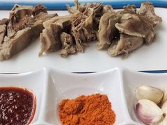 -三江源美食城