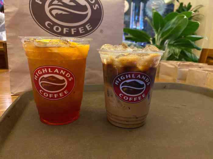 打分    /人 再胡志明随处可见的highland coffee,这家在范五老街上