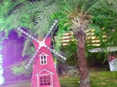 -亚龙湾亚泰商业街