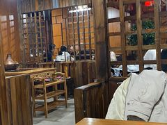 大堂-果松木炭酸菜铜火锅·外婆参鸡汤