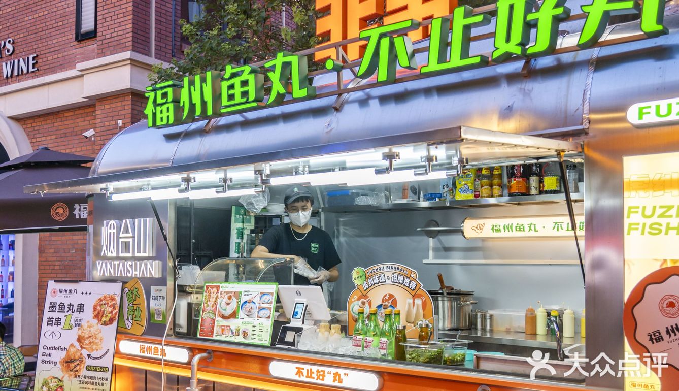 路过的都忍不住回头看上两眼。虽然是福州传统的鱼丸
