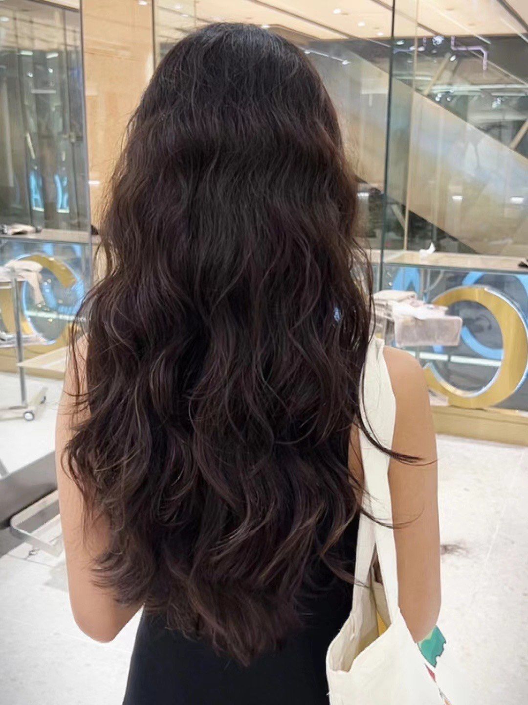 背影都能秒杀的法式大波浪