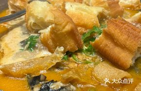 Braised Fish Head with Crispy Dough Sticks