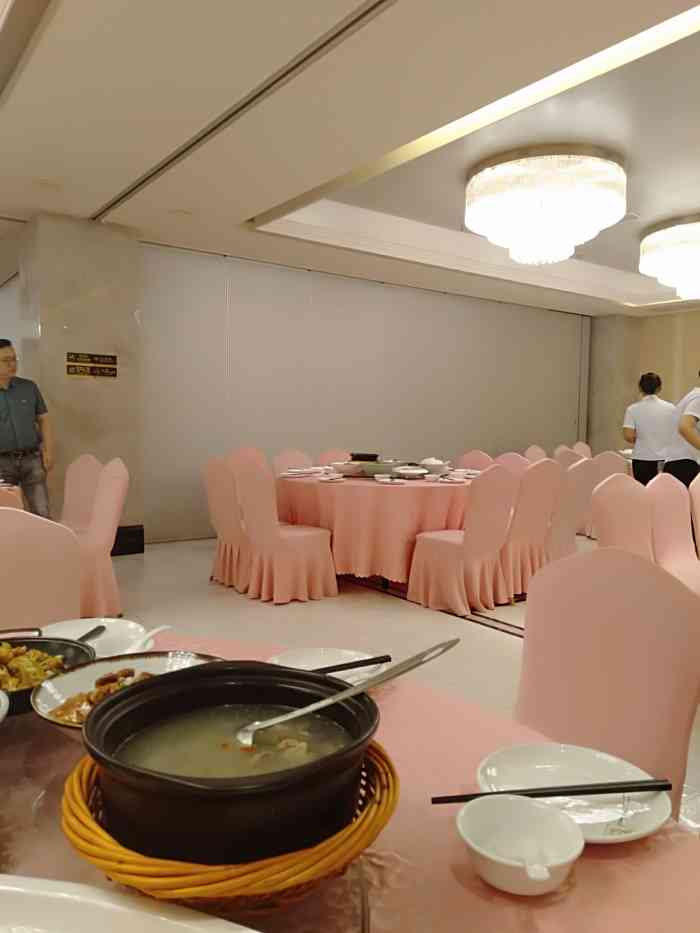 新如意大酒店-"菜品特色: 1,烤鸭!据说是由专门的厨."-大众点评移动版