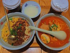 -呼啦面馆·头牌豌杂面(爱琴海店)