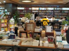 -新华书店(沙坪坝书城店)
