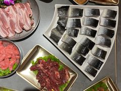 -围炉肉舍•炭烤活鳗•丹东海鲜烤肉(步行街店)