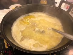 -鲜入围煮花胶鸡海鲜火锅