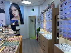 -天空之镜眼镜店蔡司依视路配镜授权零售店(望京颐堤港店)