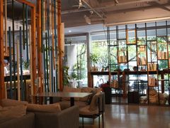 -LEO CAFE