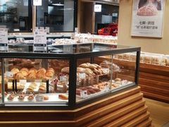 面包甜点陈列柜-七鲜超市(瑞虹天地太阳宫店)