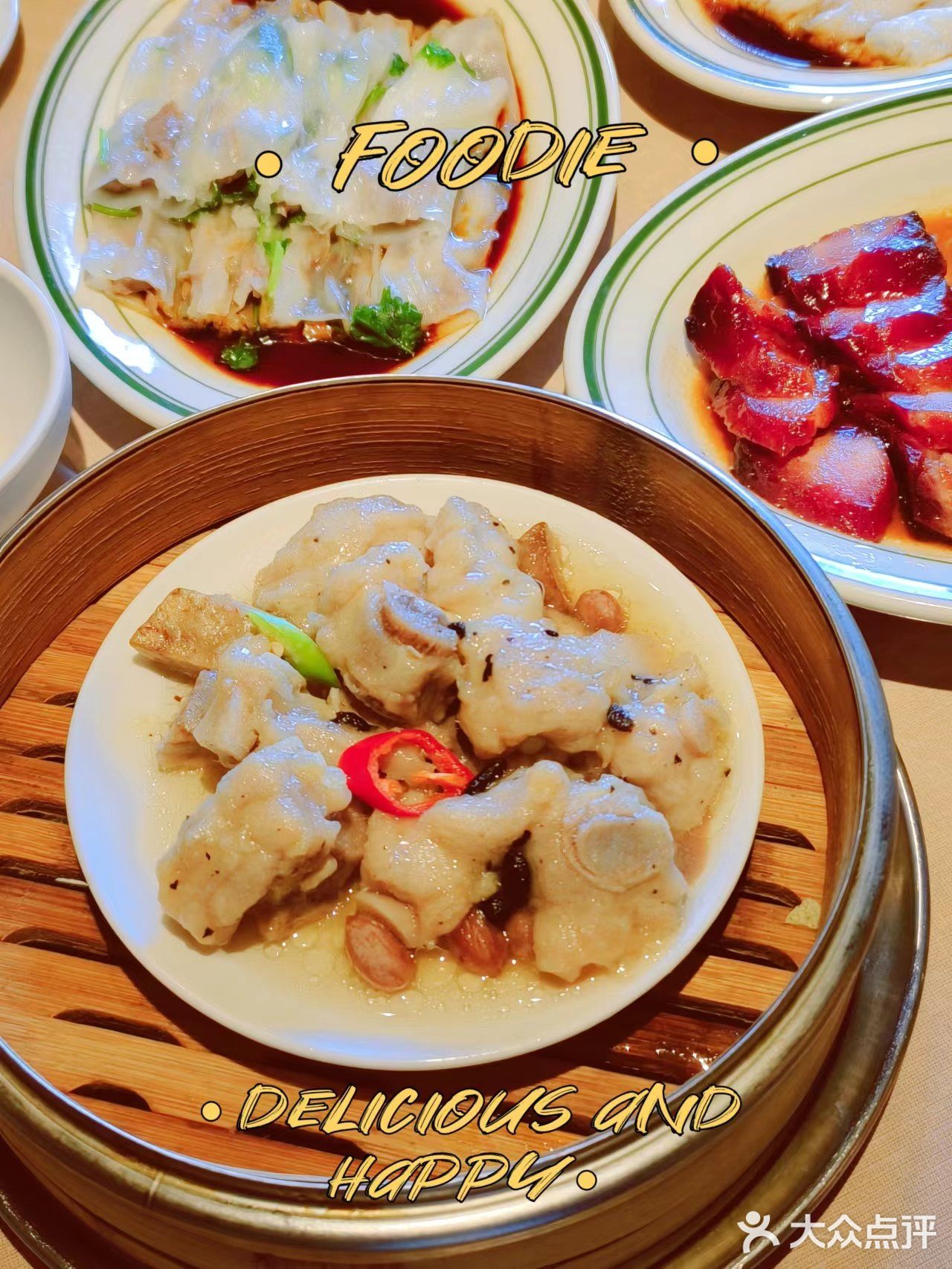 肠粉是招牌菜，我比较喜欢吃鲜虾肠粉，鲜虾还挺多的
