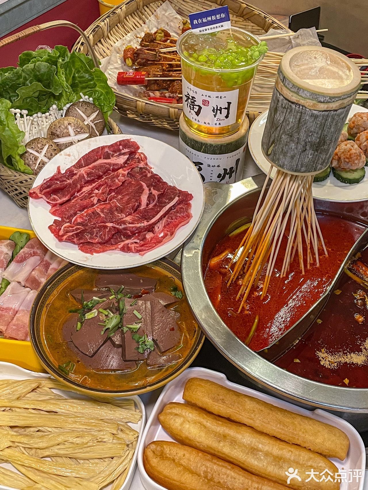 福州市中心！！在绿皮火车上吃串串🤤