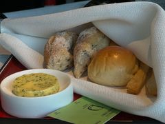 餐前面包配黄油-弦月窗LUNETTE BY AMANDA(复兴路店)