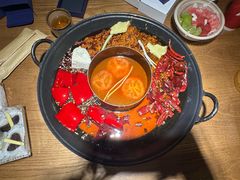 -卤校长重庆火锅(银泰城店)