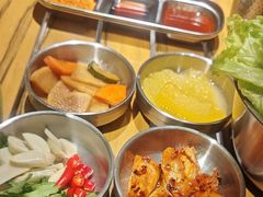 -山野的朋友露营炭火烤肉