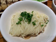 -诚铭记·虾仁汤包·成都小吃(融创店)
