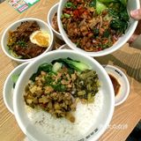 "探秘蒙自源，享受美食之旅！🍜🍲"  