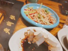 -老牌坊云南鱼豆花火锅(哈西万达店)
