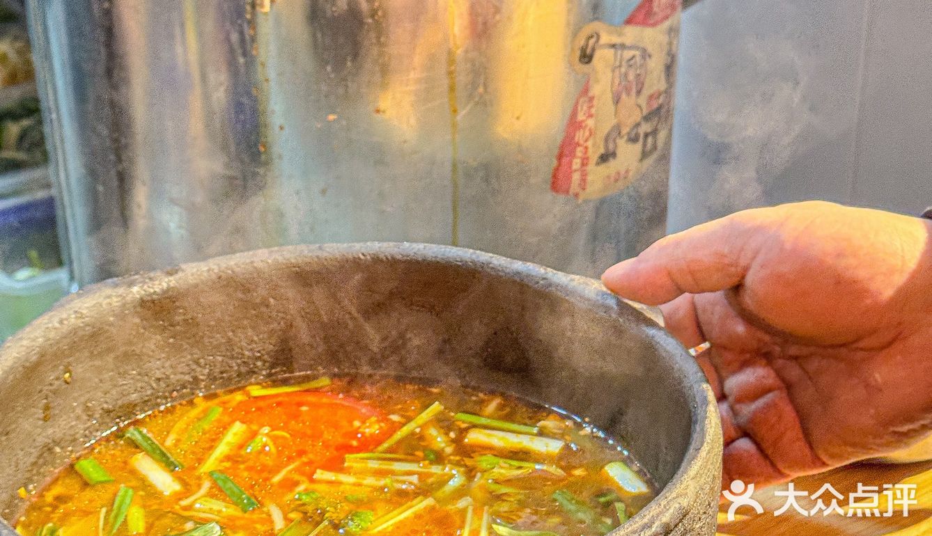 酸汤煮肉沫贡菜泡饭，很好吃[强]