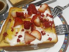 草莓厚多士-鹿港小镇(金虹桥国际中心店)