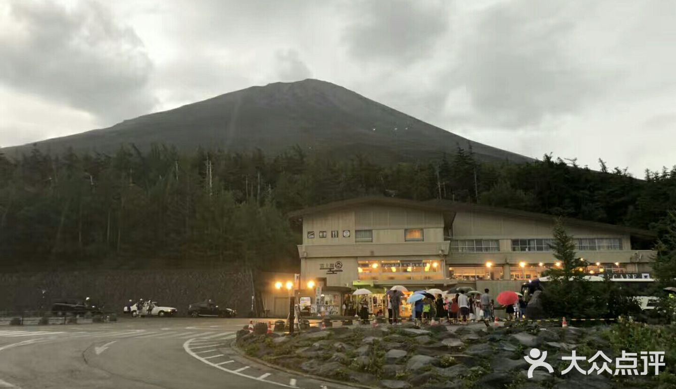 目前处于休眠状态，但地质学家仍然把它列入活火山之类