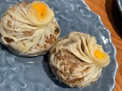 蛋黄芝士纸皮烧麦-鑫震源·苏式大虾生煎(山塘街店)