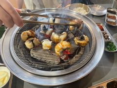 -围炉肉舍•炭烤活鳗•丹东海鲜烤肉(步行街店)