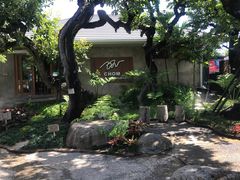 -Chom Cafe and Restaurant