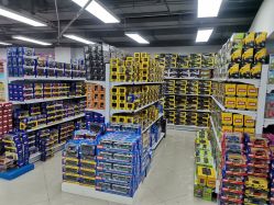 -来此探索玩具仓储店