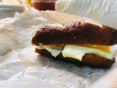 黄油碱水包-OUR Bakery(三里屯太古里店)