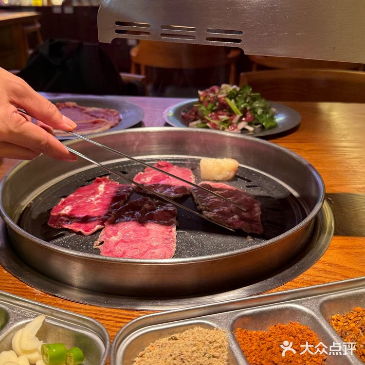 成都鹭洲里，建议还没吃过齐齐哈尔烤肉的去吃！