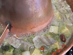 -果松木炭酸菜铜火锅·外婆参鸡汤