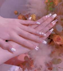 -花系美·美甲美睫精品店