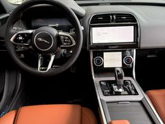 -上海伟杰·捷豹路虎4S店(闵行店)